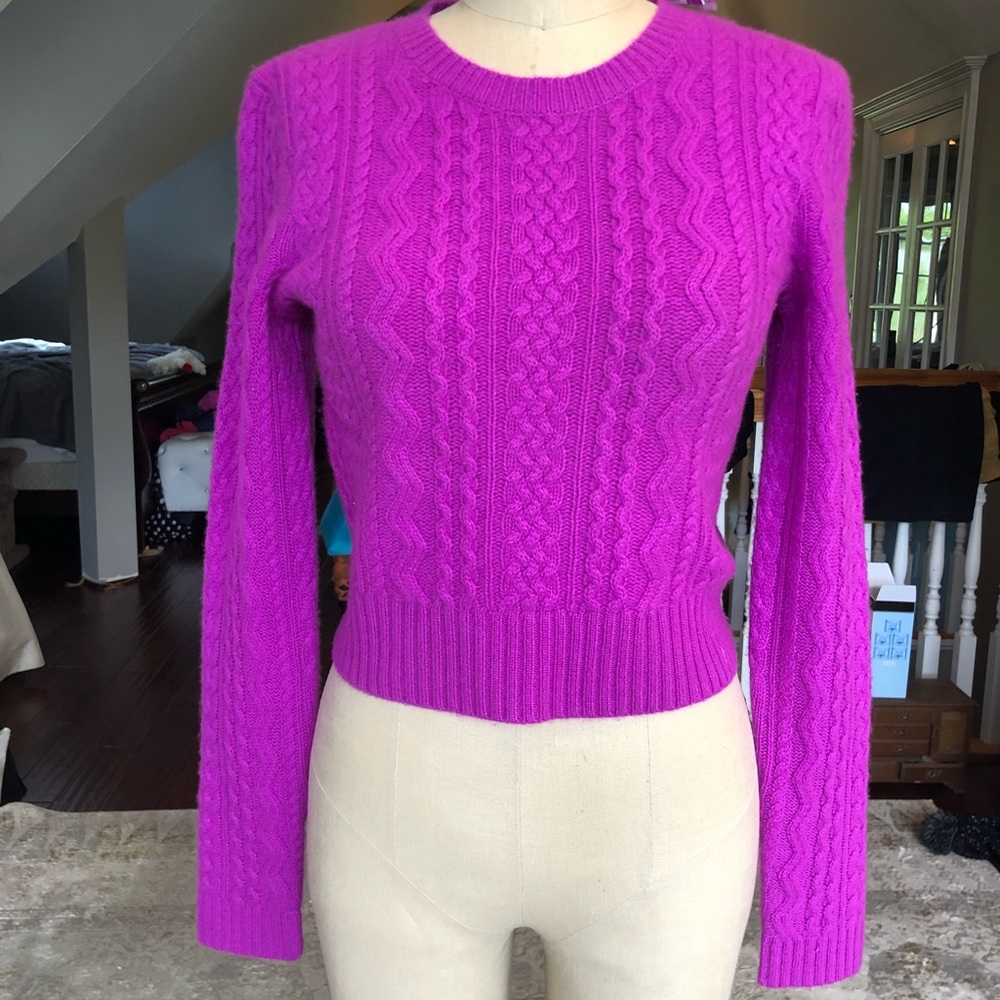 Cashmere cable knit sweater